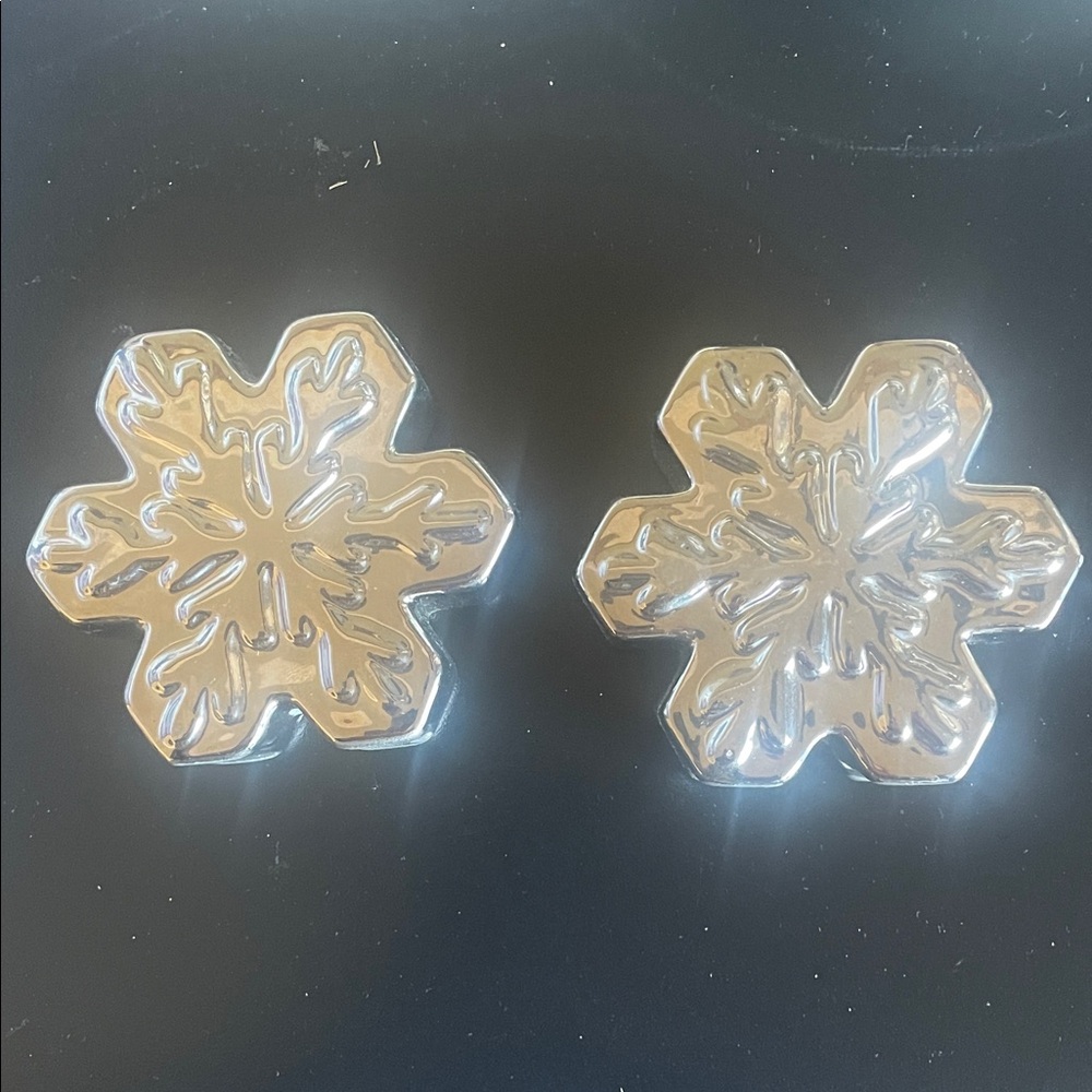 Silver Snowflake salt and pepper shakers